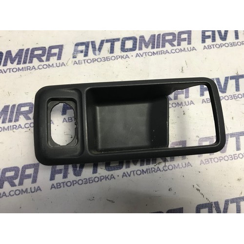 Накладка внутрішньої ручки права Ford Focus 2 2005-2008 1576041